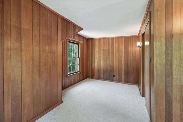 25111 VALLEY Drive, Pleasant Valley, IA 52722