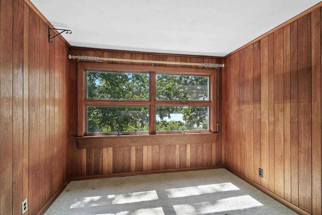 25111 VALLEY Drive, Pleasant Valley, IA 52722