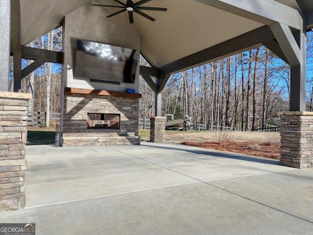 892 Cypress Pointe Lane, Hayesville, NC 28904