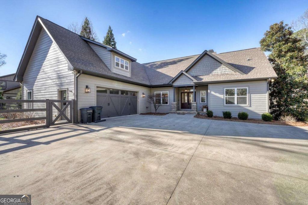 892 Cypress Pointe Lane, Hayesville, NC 28904