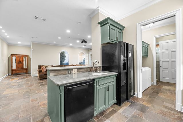 3004 W Shadow Drive, Arlington, TX 76006