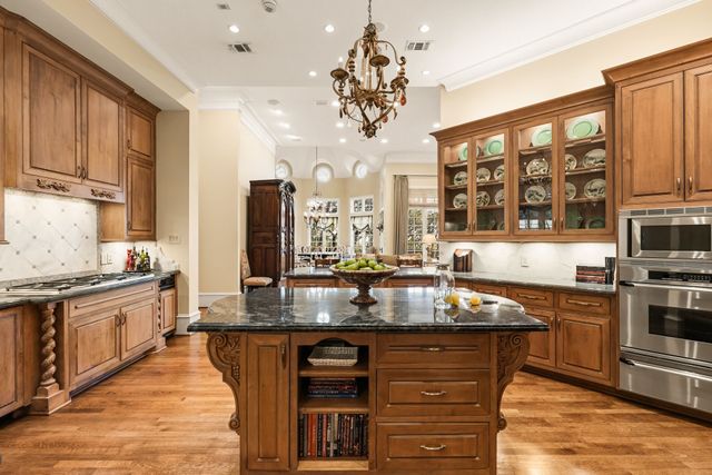 3004 W Shadow Drive, Arlington, TX 76006