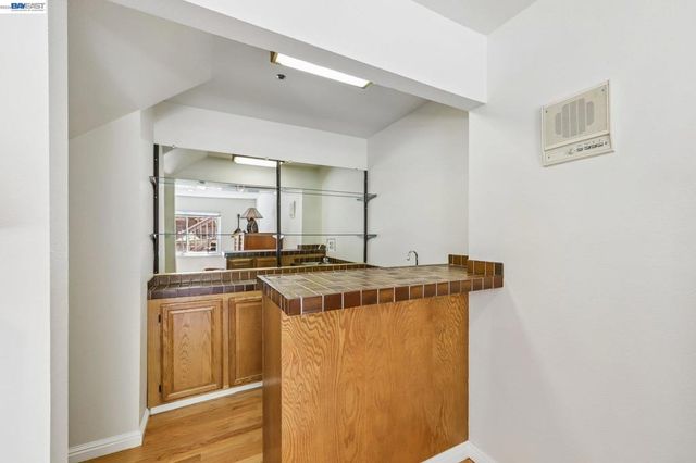26 Oak Rd, Orinda, CA 94563