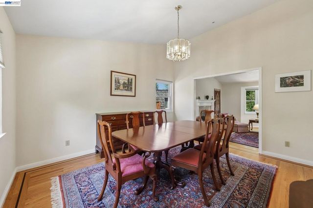26 Oak Rd, Orinda, CA 94563