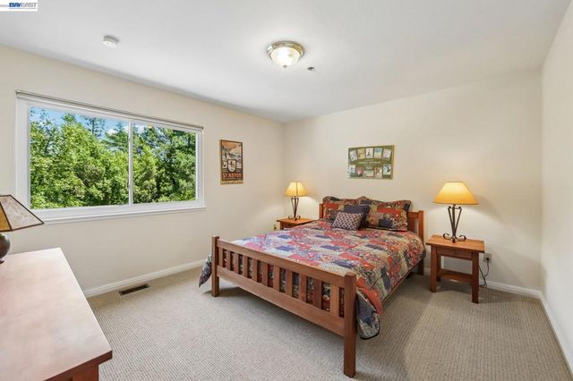 26 Oak Rd, Orinda, CA 94563