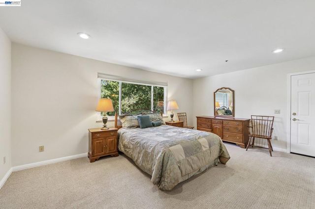 26 Oak Rd, Orinda, CA 94563