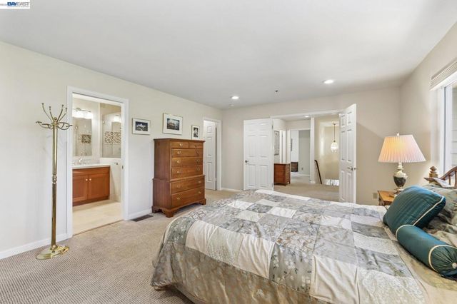 26 Oak Rd, Orinda, CA 94563