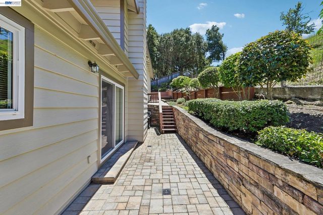 26 Oak Rd, Orinda, CA 94563
