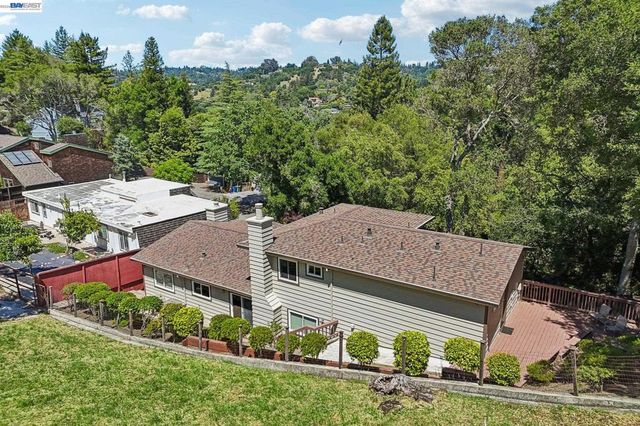 26 Oak Rd, Orinda, CA 94563