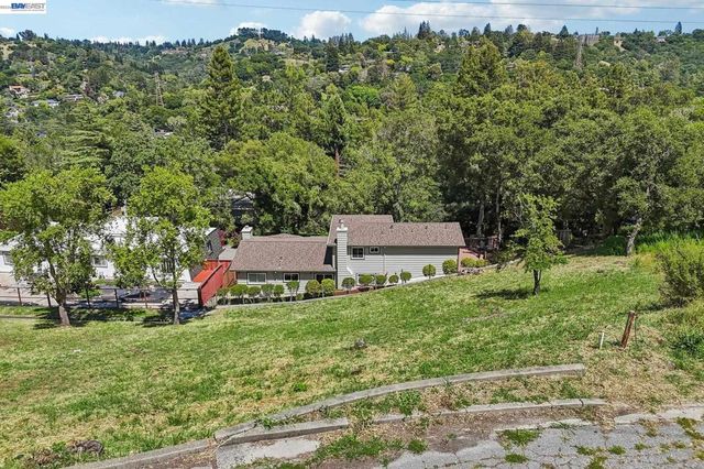 26 Oak Rd, Orinda, CA 94563