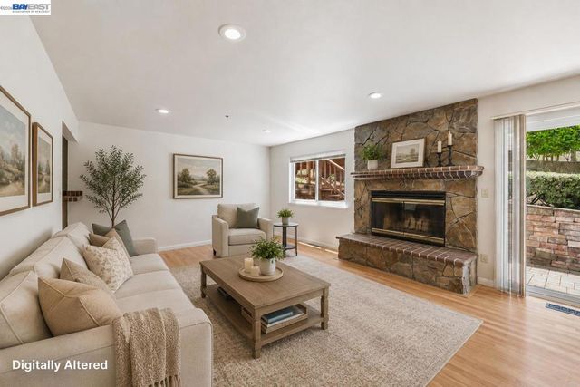 26 Oak Rd, Orinda, CA 94563