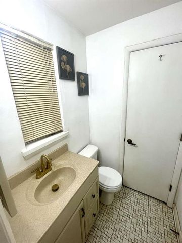 7104 Hilltop Court, Oklahoma City, OK 73110