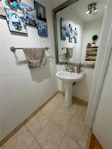 90 SW 3rd St 3012, Miami, FL 33130