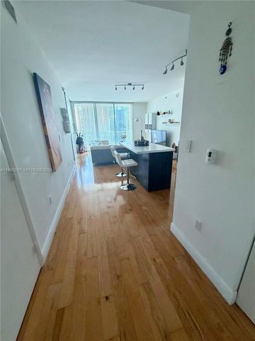 90 SW 3rd St 3012, Miami, FL 33130