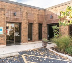 1645 S River Road 19, Des Plaines, IL 60018