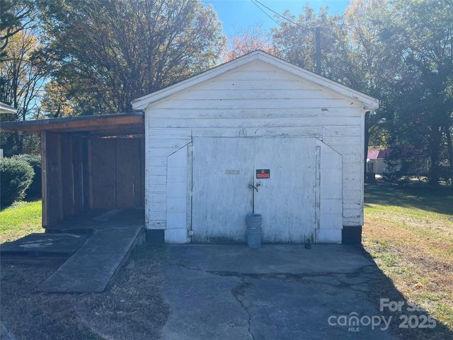 805 W Church Street W, Cherryville, NC 28021