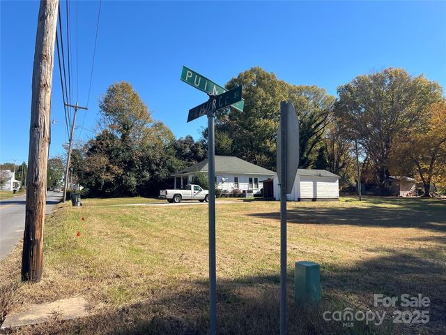 805 W Church Street W, Cherryville, NC 28021