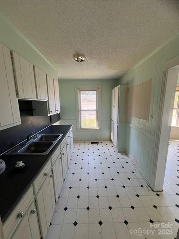 805 W Church Street W, Cherryville, NC 28021