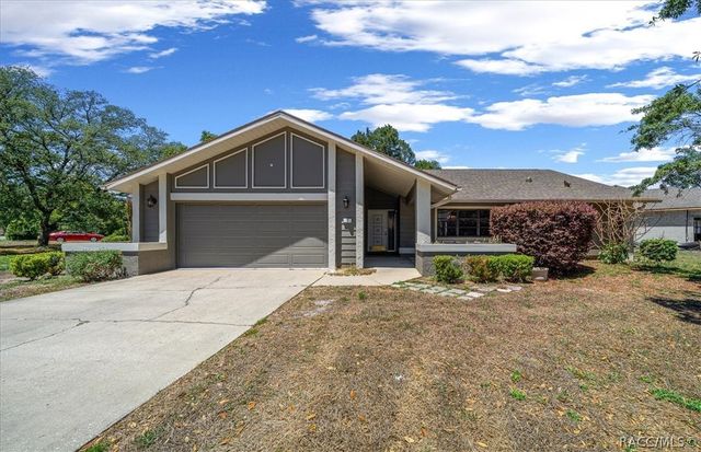 2 Canela Court, Homosassa, FL 34446