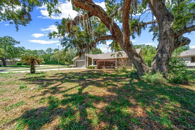 2 Canela Court, Homosassa, FL 34446