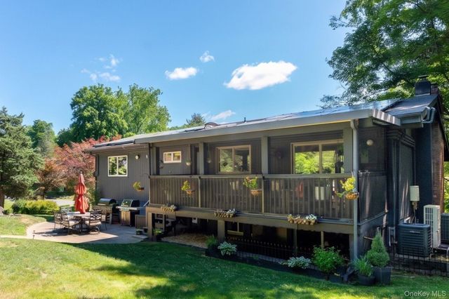 27 Lakeview Avenue W, Cortlandt Manor, NY 10567