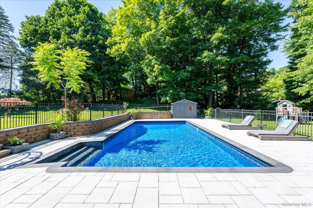 27 Lakeview Avenue W, Cortlandt Manor, NY 10567