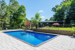 27 Lakeview Avenue W, Cortlandt Manor, NY 10567