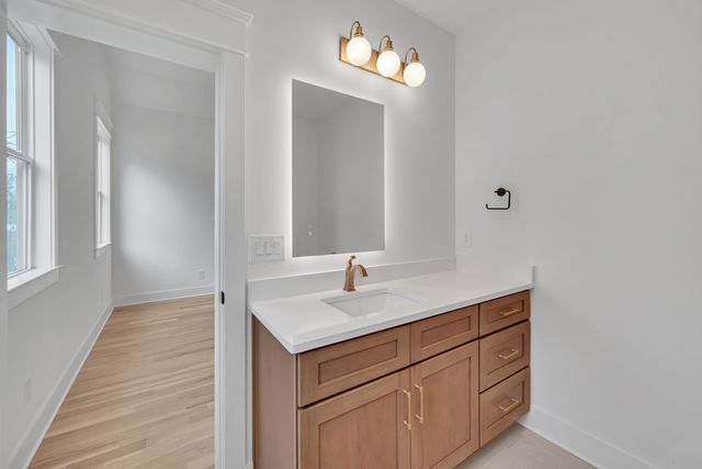 6101 Henry Ford Dr, Nashville, TN 37209