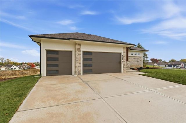 1304 Larkspur Place, Raymore, MO 64083