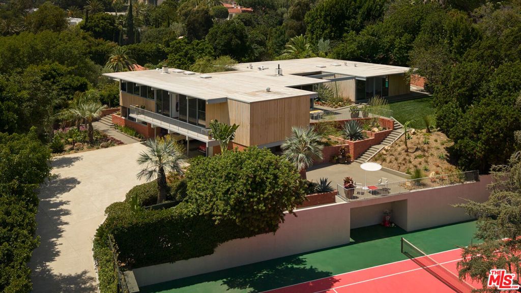 1035 Summit Drive, Beverly Hills, CA 90210 — exterior