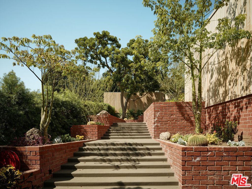 1035 Summit Drive, Beverly Hills, CA 90210 — photo 3
