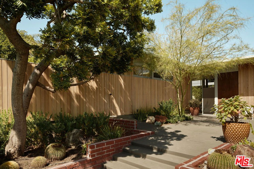 1035 Summit Drive, Beverly Hills, CA 90210 — photo 4