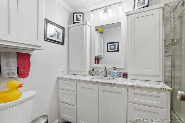 2417 N Country Club, Hugo, OK 74743