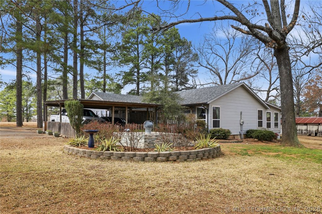 2417 N Country Club, Hugo, OK 74743