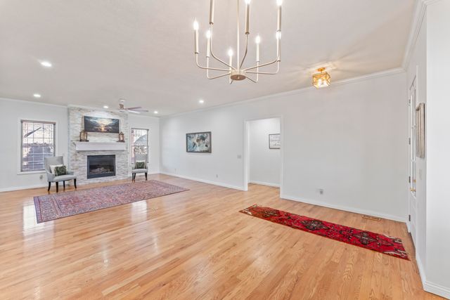 1460 Glade Avenue, Springfield, MO 65802