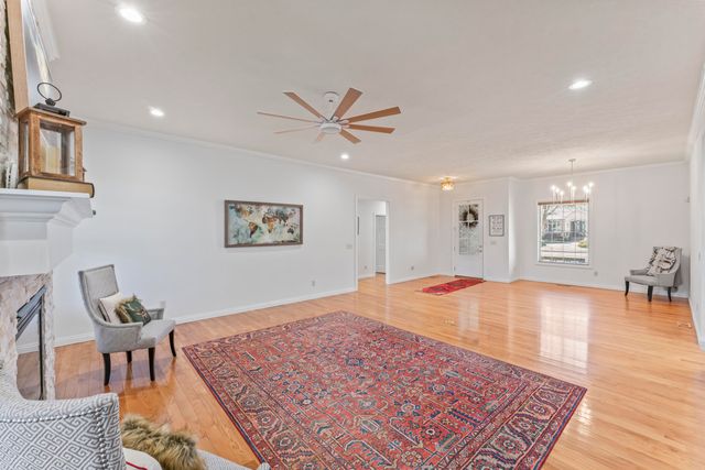 1460 Glade Avenue, Springfield, MO 65802