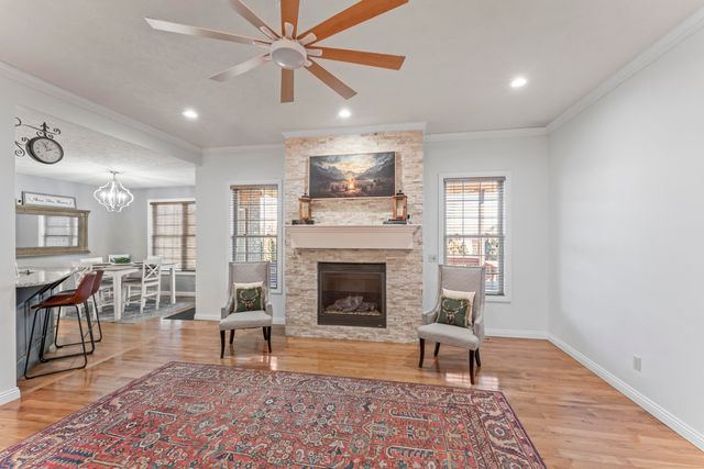 1460 Glade Avenue, Springfield, MO 65802