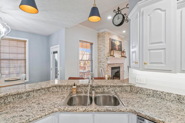 1460 Glade Avenue, Springfield, MO 65802