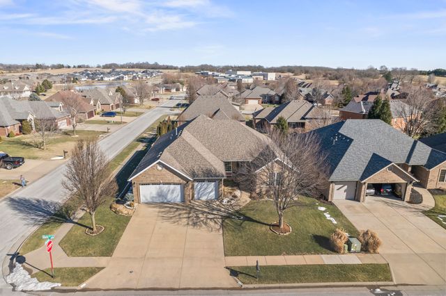 1460 Glade Avenue, Springfield, MO 65802