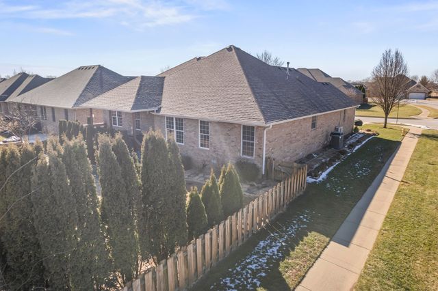 1460 Glade Avenue, Springfield, MO 65802