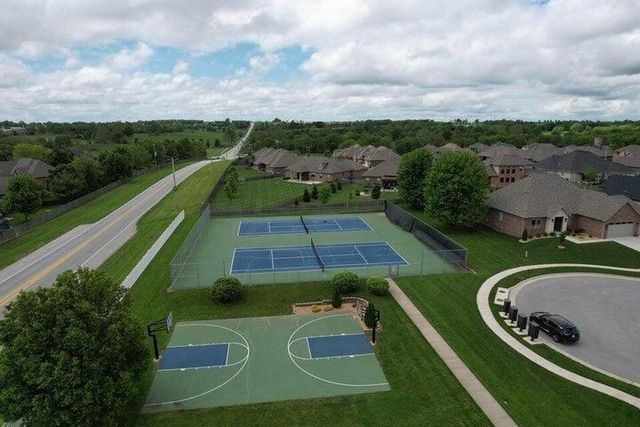 1460 Glade Avenue, Springfield, MO 65802