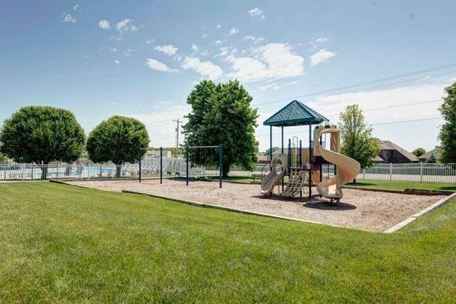 1460 Glade Avenue, Springfield, MO 65802