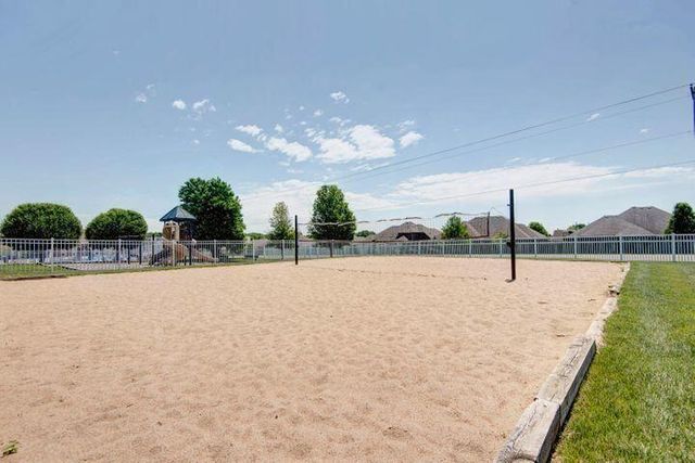 1460 Glade Avenue, Springfield, MO 65802