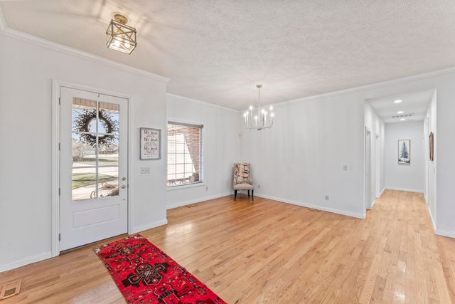 1460 Glade Avenue, Springfield, MO 65802