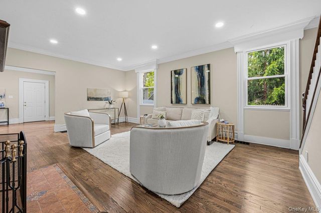10 Harby Drive, Huntington, NY 11743