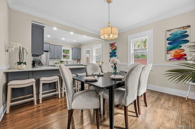 10 Harby Drive, Huntington, NY 11743