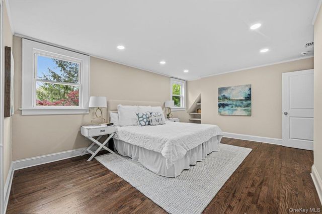 10 Harby Drive, Huntington, NY 11743