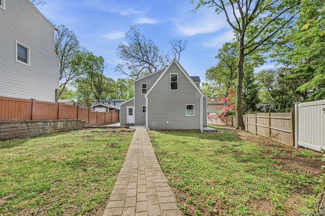 10 Harby Drive, Huntington, NY 11743