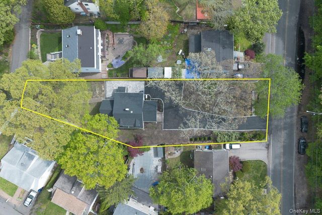 10 Harby Drive, Huntington, NY 11743