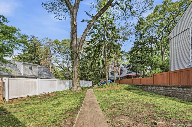 10 Harby Drive, Huntington, NY 11743